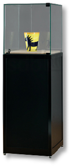 Standvitrine mit Glassturz